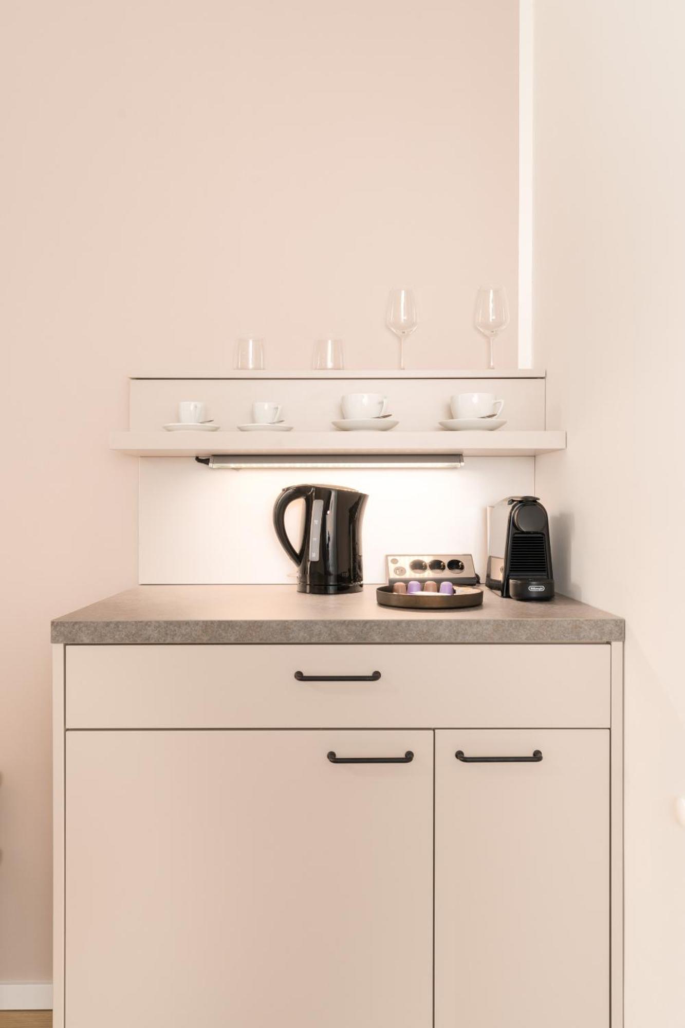Limehome Vienna Favoritenstr. Rom bilde